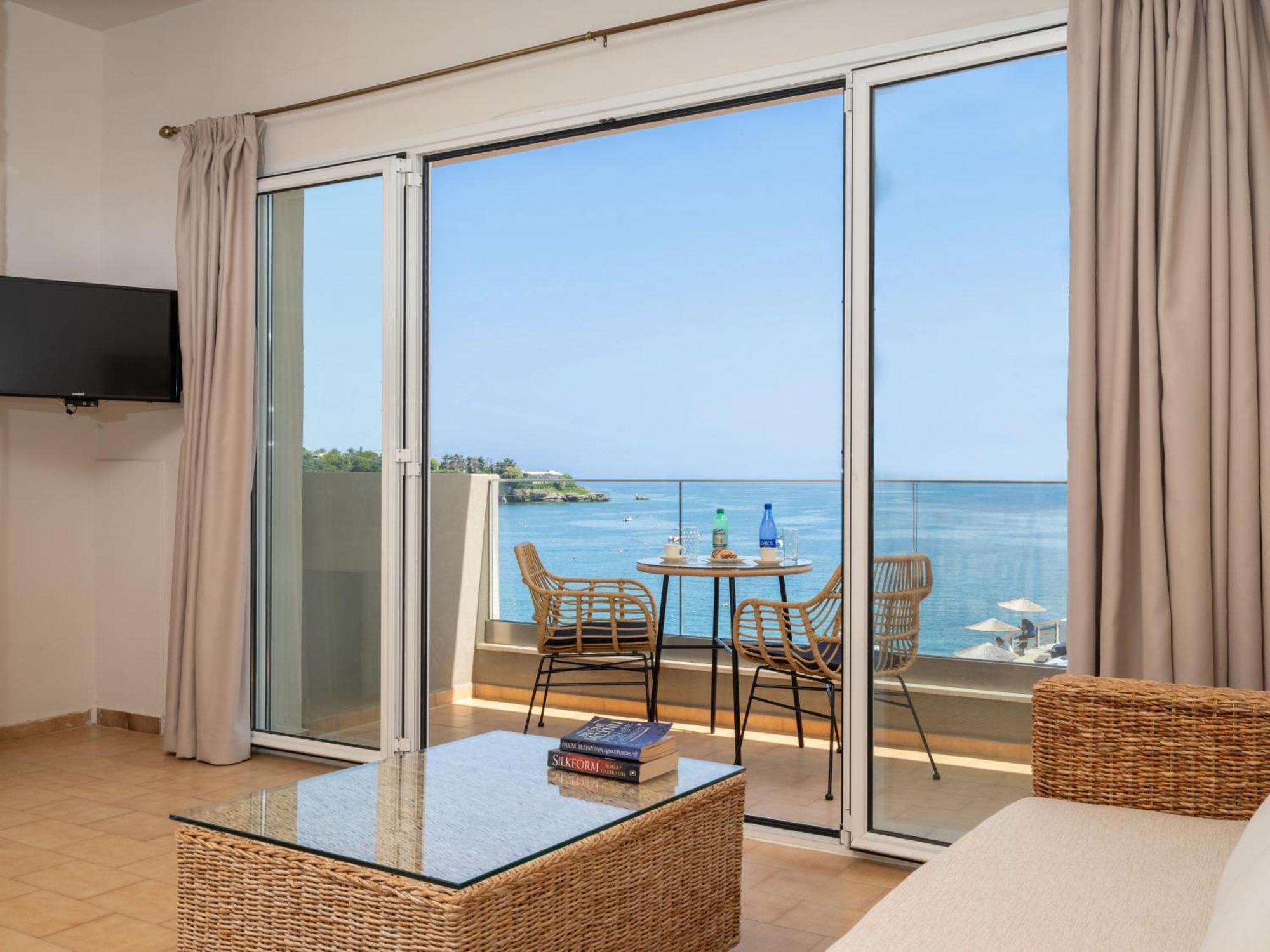 Omnia Apartments Agia Pelagia Exterior foto